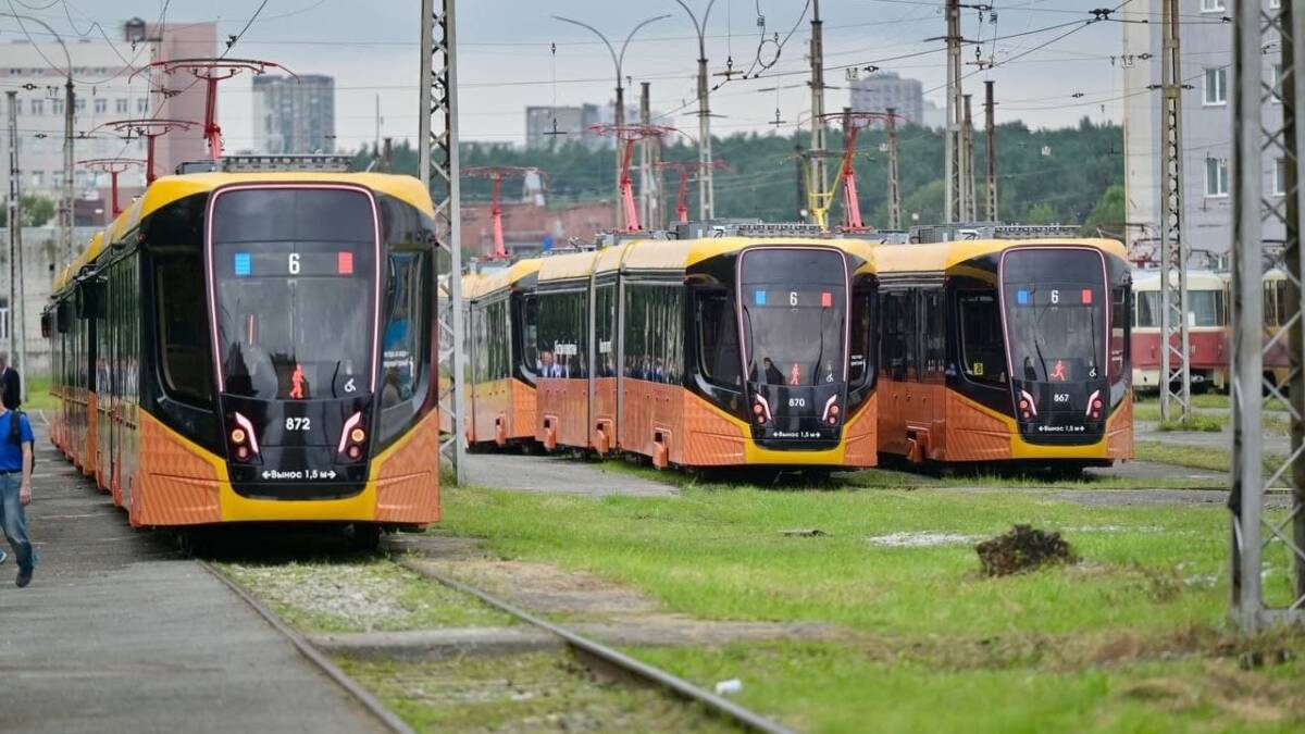 Трамваи «Кастор» на 200 пассажиров начали выходить на маршруты Екатеринбурга 1 Трамваи Кастор на путях Екатеринбурга