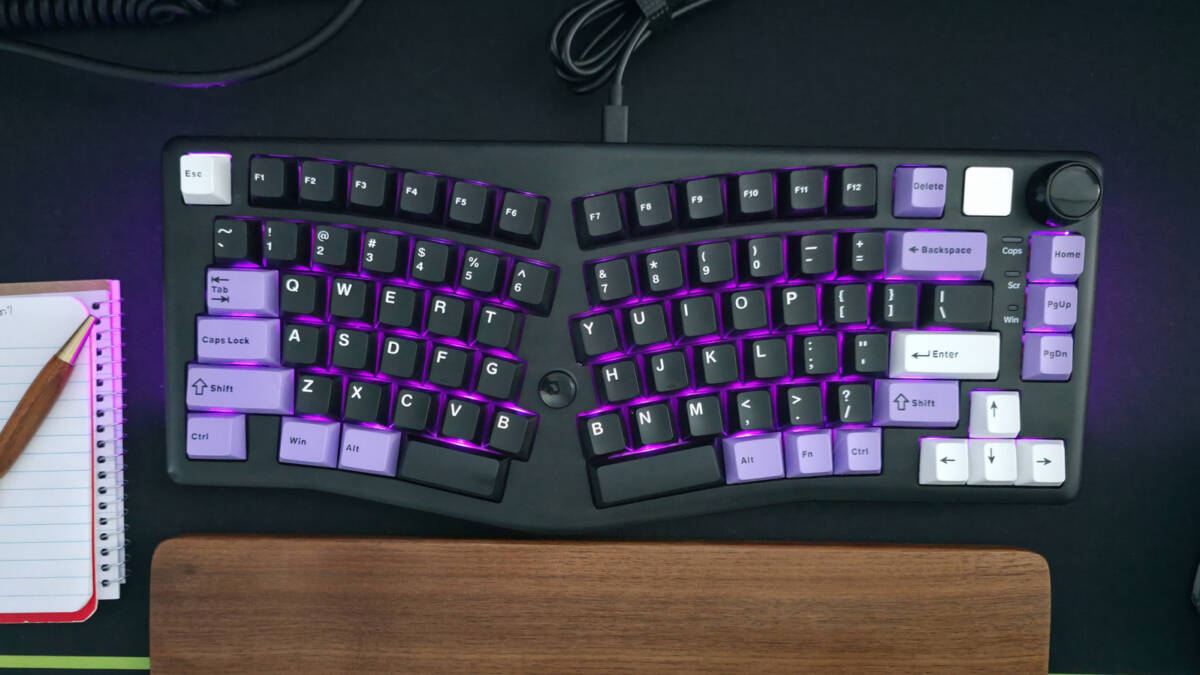 Клавиатура с подсветкой RGB и металлизированными клавишами USB 2.0