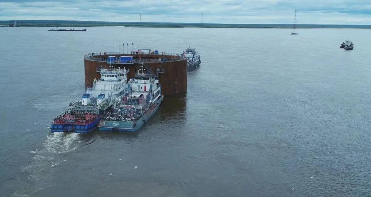 В Якутии поставили второй коффердам для моста через Лену 1 В Якутии поставили второй коффердам для моста через Лену