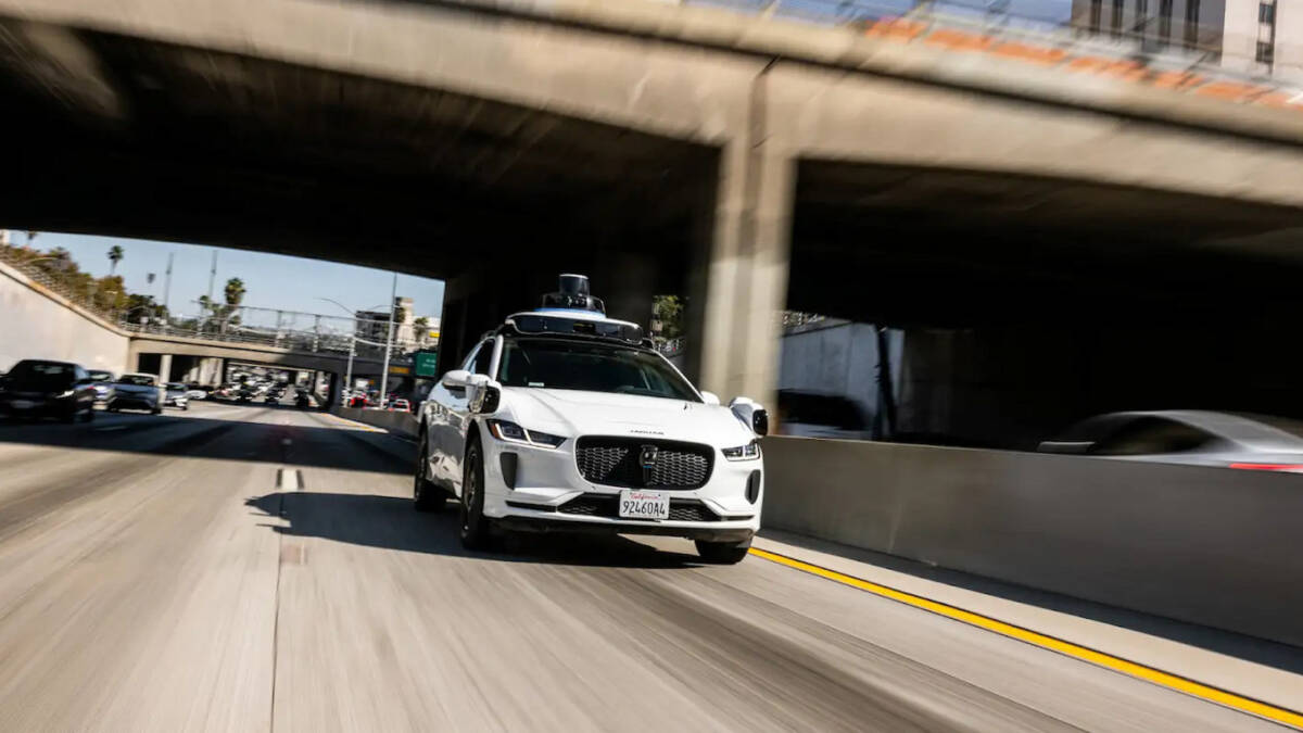 Waymo снова пустила роботакси на скоростные шоссе 1 Waymo снова пустила роботакси на скоростные шоссе