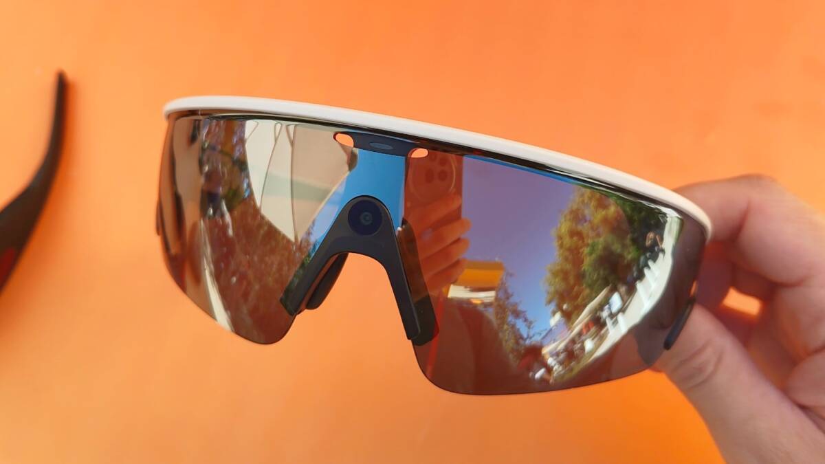Велогонщика впервые за 14 лет сняли с гонки из-за умных очков Oakley Meta 1 Велогонщика впервые за 14 лет сняли с гонки из-за умных очков Oakley Meta
