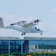Vertical Aerospace впервые выведет eVTOL Valo на публичное авиашоу 8 Самолет eVTOL Vertical Aerospace Valo в полёте