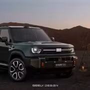 Внедорожник Geely Galaxy Battleship 700 получил салон с «авиационным» селектором 4 Внедорожник Geely Galaxy Battleship 700 на фоне гор