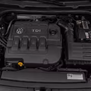 Volkswagen уберёт дизель 2.0 TDI с нового T-Roc, а следом может и с Golf 2 Двигатель Volkswagen TDI на моторном отсеке автомобиля T-Roc