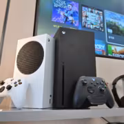 Тестирование Xbox на месте демонстрации дисков и цифровых версий