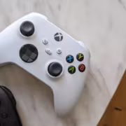 Xbox запустила облачный гейминг на Smart TV без консоли 1 белый беспроводной игровой контроллер для Xbox джойстик