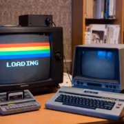 Ретро компьютер ZX Spectrum с монитором и кассетным рекордером