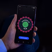 Смартфон Samsung Galaxy с экраном Android 17