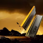 Две модули памяти Lexar DDR5-7200 летящие в небе