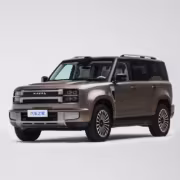 598 л.с., 1404 км хода и 210 тыс. юаней: Haval H10 вышел на рынок 2 Электрический автомобиль Haval H10 на белом фоне