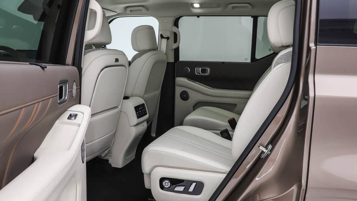 Интерьер сиденья Haval H10 с белой кожей