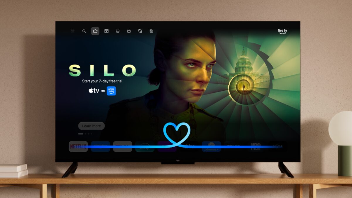 ТВ с логотипом fire tv и меню на экране