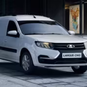 Белый фургон Lada Largus CNG на улице