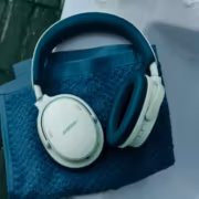 Наушники Bose QuietComfort Headphones белого цвета на тканевом покрытии
