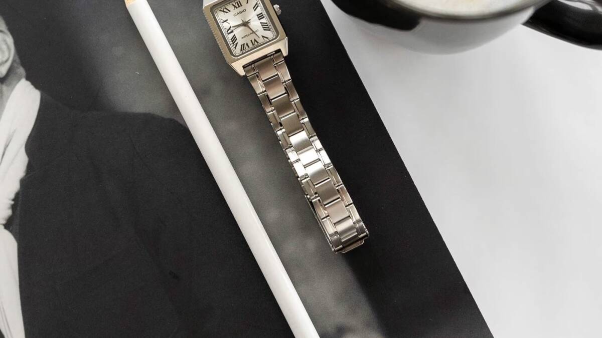 Кварцевые часы Casio LTP-B150 на металлическом браслете