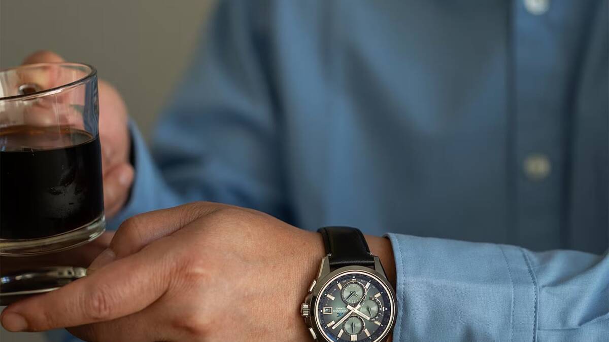 Часы Casio Oceanus с градиентным циферблатом и кожаным ремешком