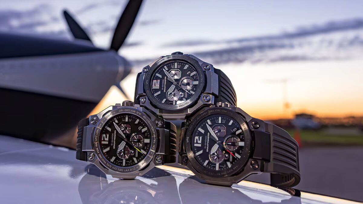 Три наручных часы G-SHOCK GRAVITYMASTER GWR-B3000 на белой поверхности