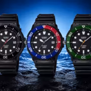 Три наручных часов Casio MRW-240H разные цветовые кольца