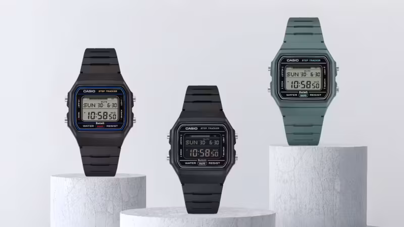 Три цифровых наручных часов Casio с дисплеями и ремешками