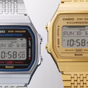 Две модели часов Casio STEP TRACKER Illuminator с цифровыми дисплеями и металлическим корпусом