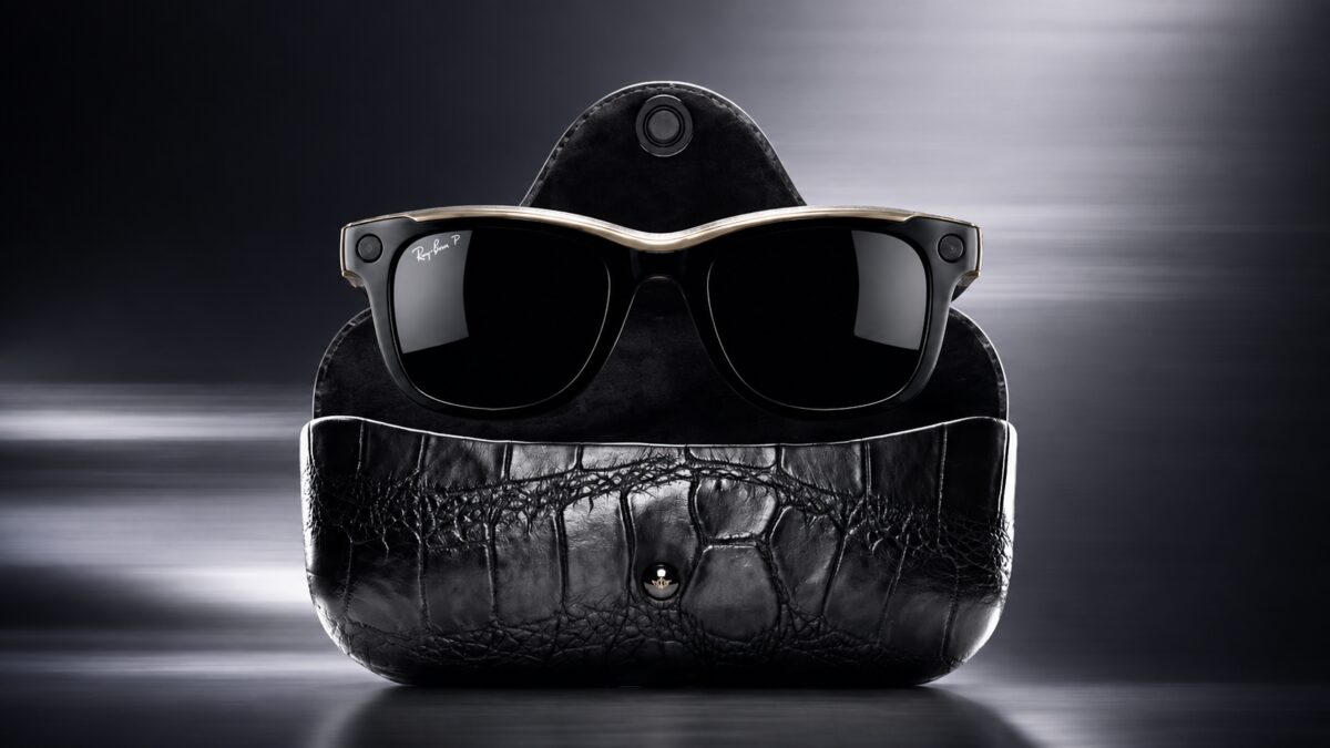 Caviar выпустила умные очки Ray-Ban Wayfarer II в версии «Одиссея» 3 Очки Ray-Ban Wayfarer II и чехол из кожи