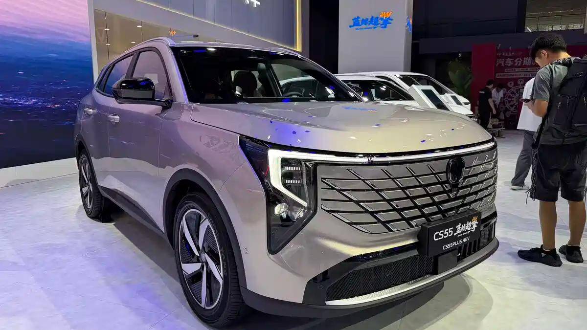 Changan представила гибридный CS55PLUS Blue Whale с расходом 3,89 л и запасом хода 1500 км
