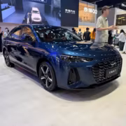 Новый автомобиль Chery Arrizo 7 на выставке
