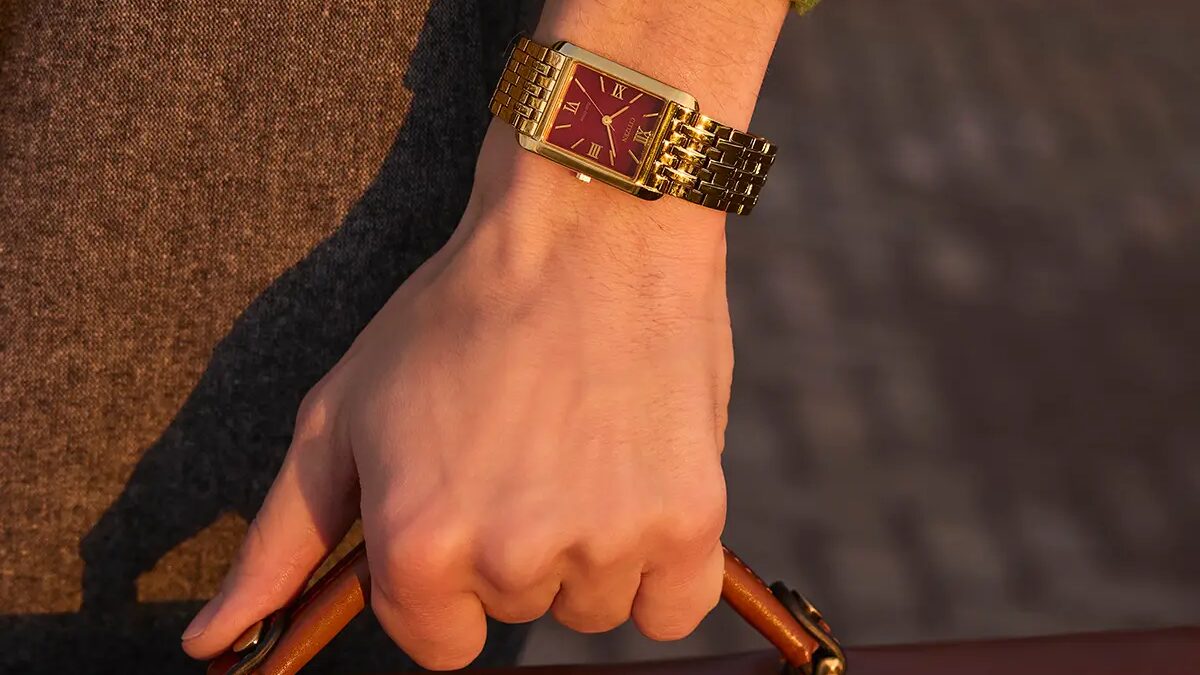 Золотые часы Citizen Eco-Drive с красным циферблатом Rectangular