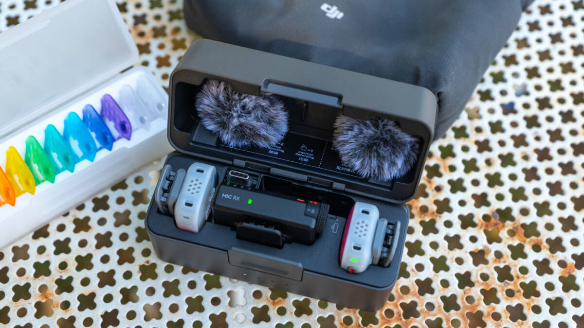 DJI Mic Mini 2S записывает звук прямо в передатчике и страхует от клиппинга