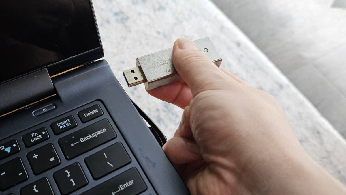 Флешки не исчезают. SSD подорожали, и старые накопители снова выгодны