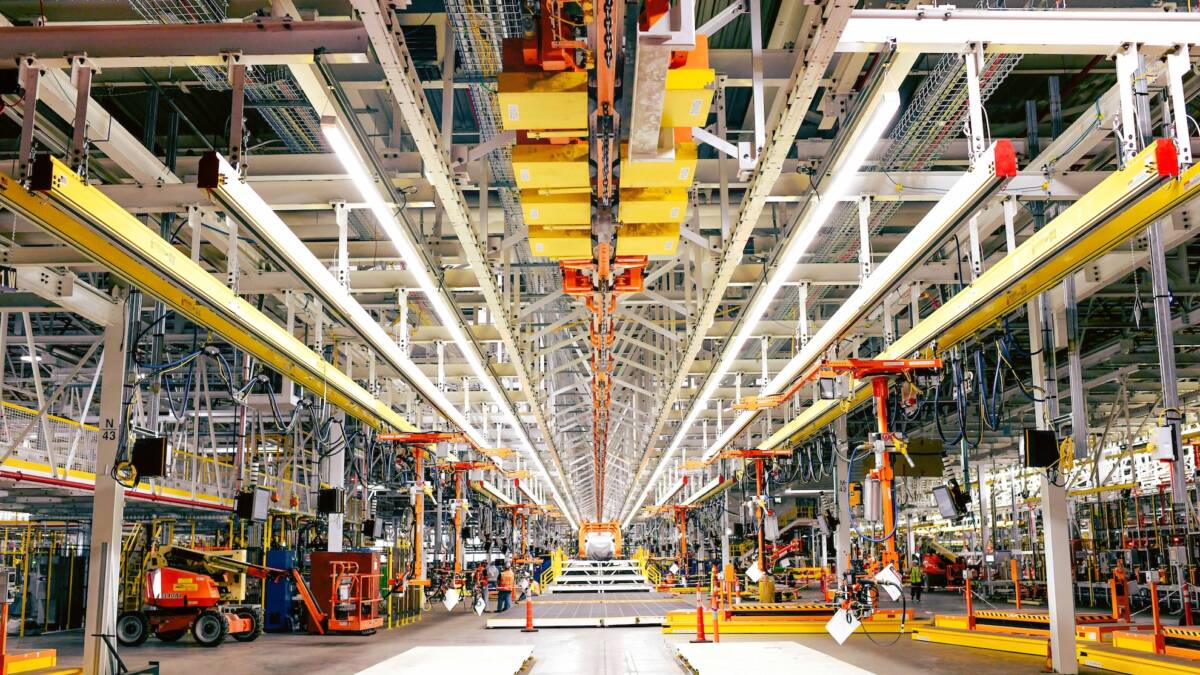 Ford завершает $2 млрд перестройку завода под электрический пикап Fathom