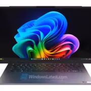 Ноутбук с ярким дисплеем и клавиатурой Galaxy Z Fold8