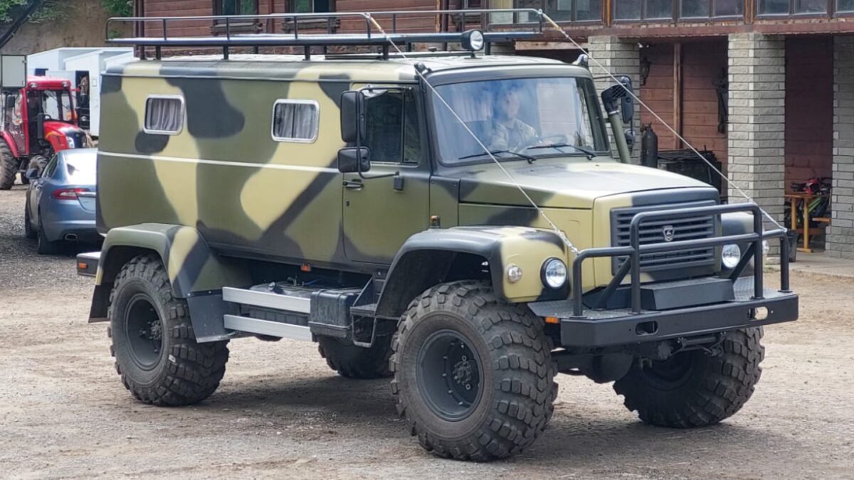 Вездеход ГАЗ Вепрь с камуфляжным окрасом