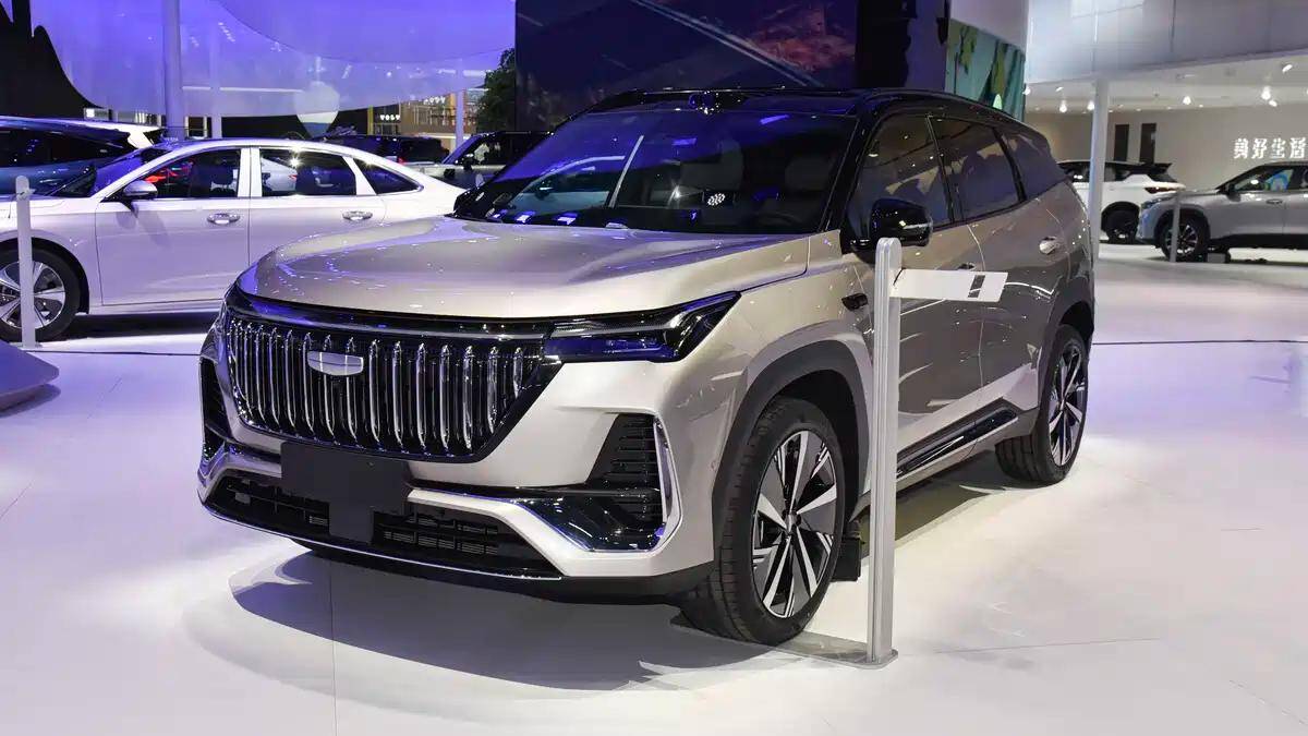 Geely Atlas i-HEV получил 313 л.с. и лидар на крыше 1 Geely Atlas i-HEV получил 313 л.с. и лидар на крыше
