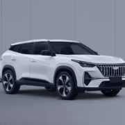 Geely обновила кроссовер Cityray через год после выхода, но технику не тронула 1 Кроссовер Geely Cityray белого цвета с черными элементами