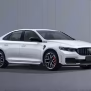 Geely рассекретила спортивный Preface TCR с 290 л.с. и задним антикрылом 2 Белый спортивный автомобиль Geely Preface TCR с задним антикрылом