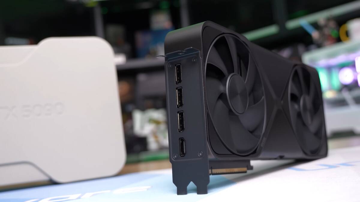 Гейминг в 6K оказался тяжелым даже для GeForce RTX 5090 2 Видеокарта с четырьмя HDMI-портами и вентилятором