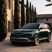 Кузов кроссовера Genesis GV90 зеленый передний вид
