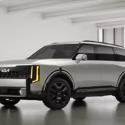 Электромобиль Kia EV9 в белом цвете электроавтомобиль KIA EV9