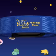 Браслет Fitbit Air Pokémon Sleep на тёмном фоне