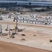 Илон Маск строит мегафабрику чипов в Техасе: Tesla и SpaceX ускорили ATCF 1 Бункеры и дорожные работы возле мегафабрики Tesla и SpaceX