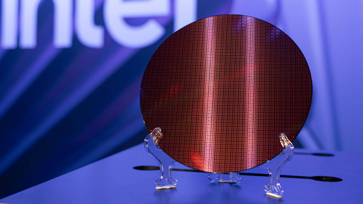Процессор Intel Xeon 7 Diamond Rapids на стенде