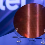 Intel Xeon 7 Diamond Rapids получит до 256 P-cores и 1,28 ГБ кэша 1 Процессор Intel Xeon 7 Diamond Rapids на стенде