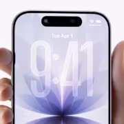 iPhone 17 стал самым продаваемым смартфоном в мире в Q2 2026 1 iPhone 17 смартфон экран показывается время и дата