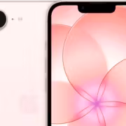 iPhone 17e в России подешевел с весны почти на треть 2 Боковая часть и передняя панель iPhone 13e