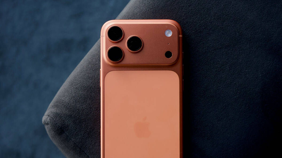 iPhone 18 Pro получит уменьшенный Dynamic Island и новый цвет Dark Cherry 4 Задняя панель iPhone 18 Pro с тремя камерами и тёмно-вишнёвым цветом