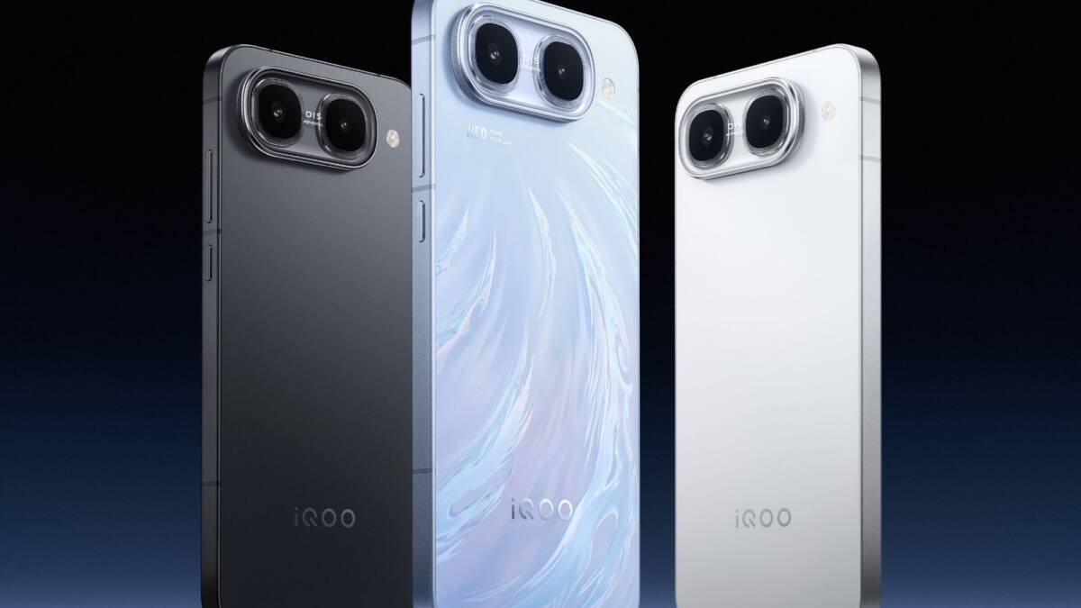 Три смартфона iQOO Neo 11 Ultra с тремя камерами