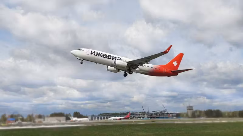 Самолёт Ил-96-300 компании ИжАвиа в полёте
