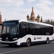 Беспилотный автобус КАМАЗ на улице в Москве