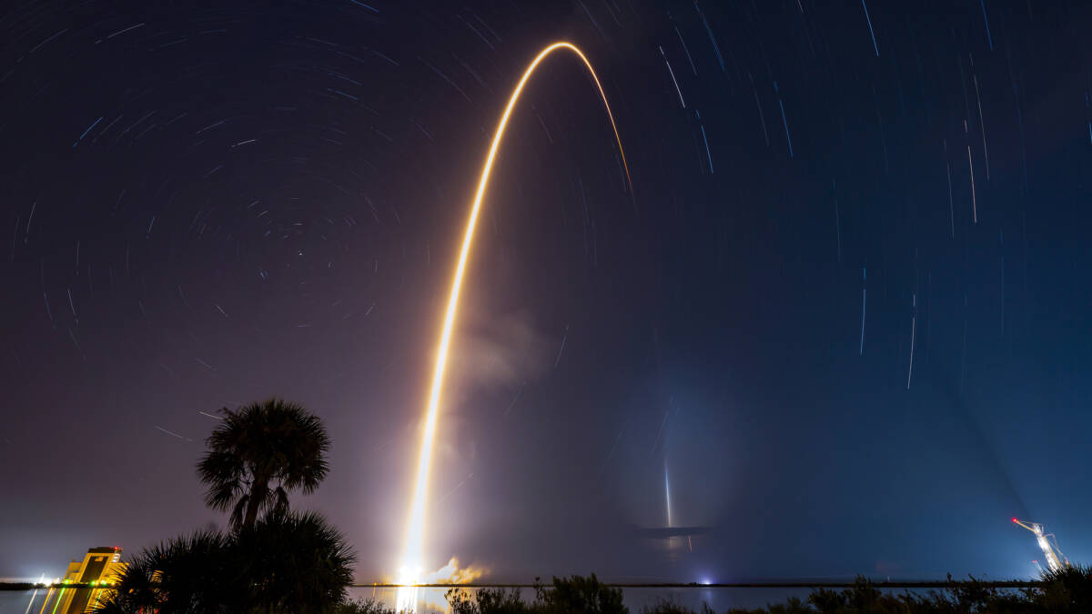 Ракета Falcon 9 запускается со Space Launch Complex 40